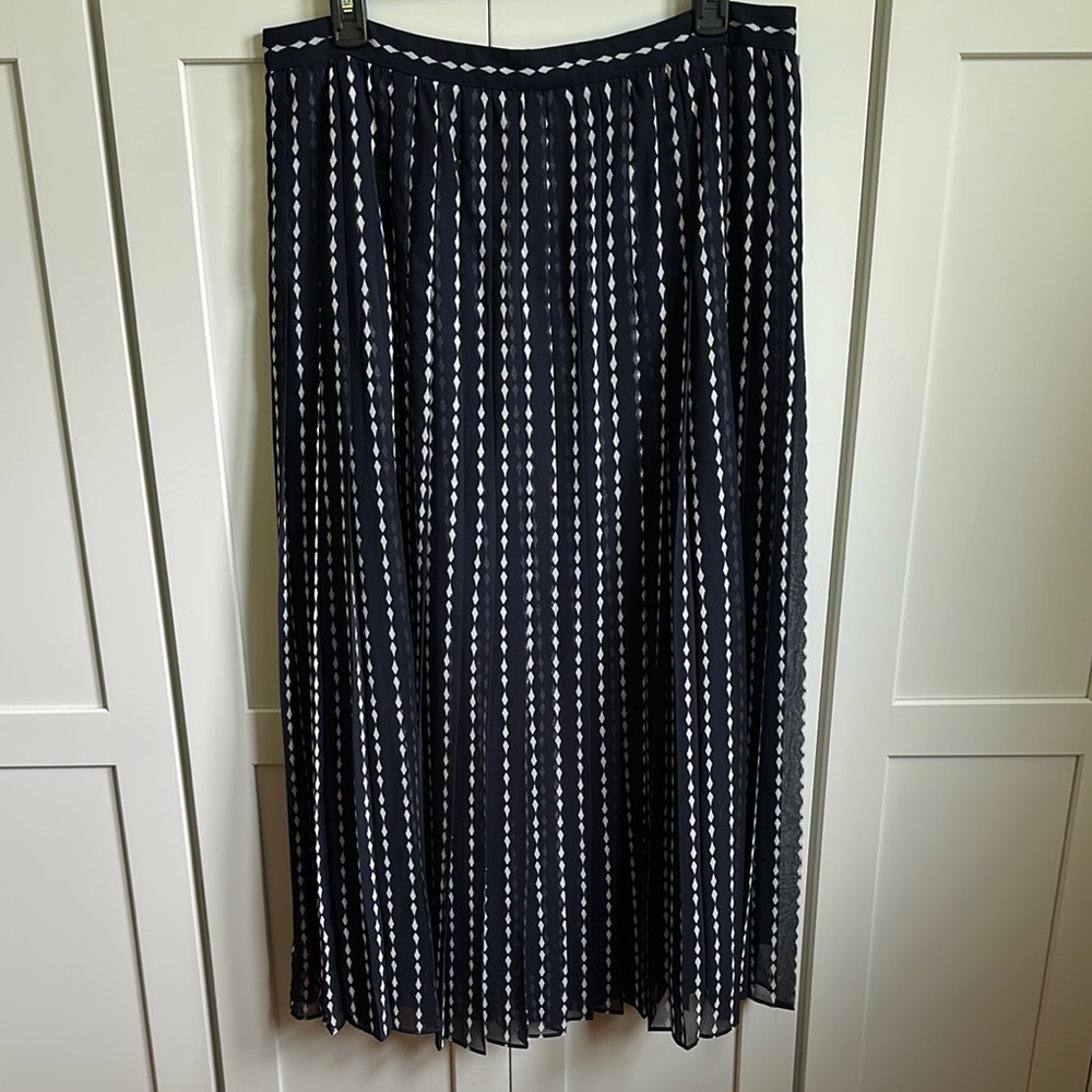 Ann Taylor Navy and White Patterned Midi Skirt
